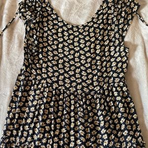 American Eagle Dress / Ties in the back